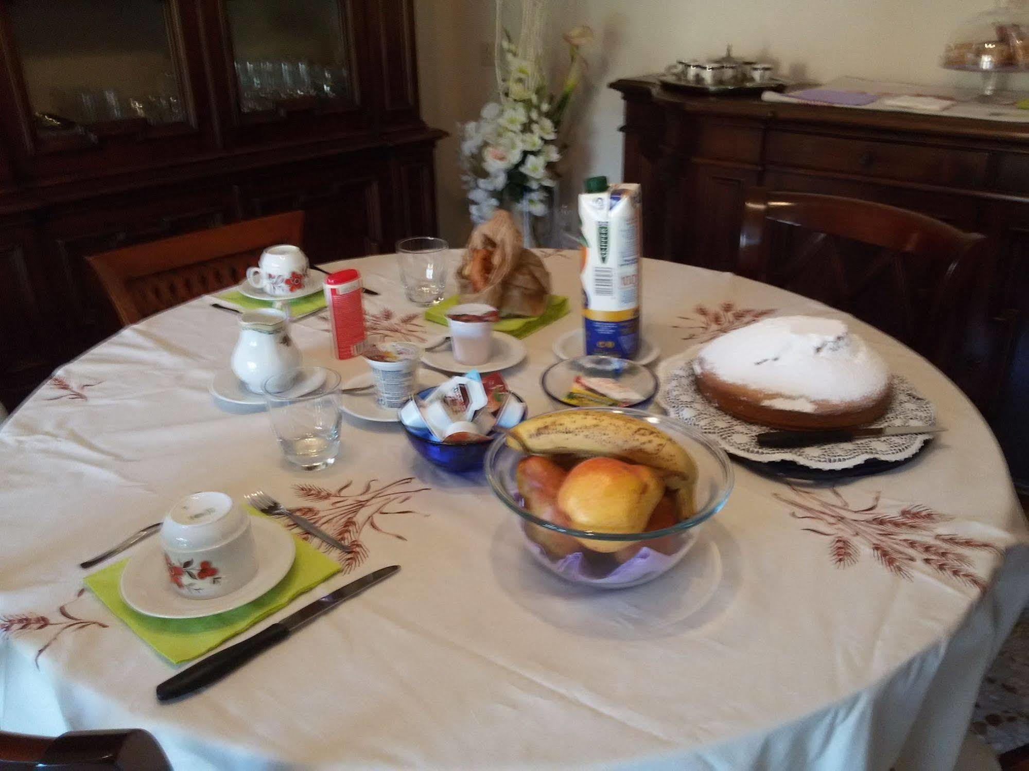 Casa Emanuela Bed & Breakfast Piazzola sul Brenta Exterior photo