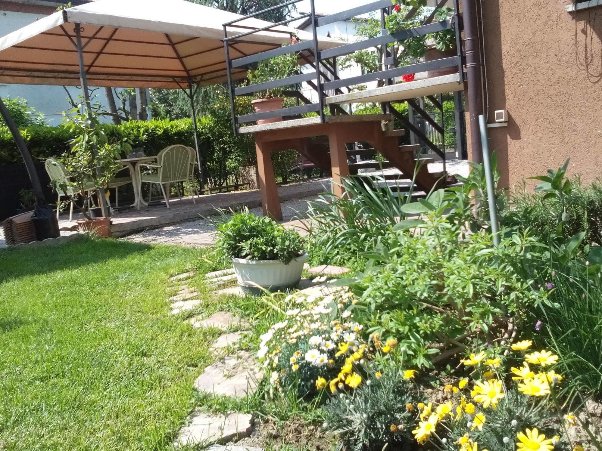 Casa Emanuela Bed & Breakfast Piazzola sul Brenta Exterior photo